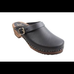 Lotta from Stockholm Classic Black Strap on Brown Base